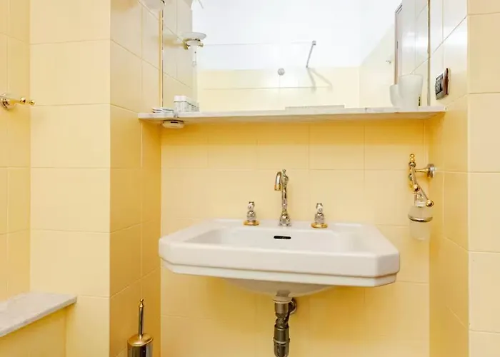 Centralissimo E Ampio Confortevole Apartamento